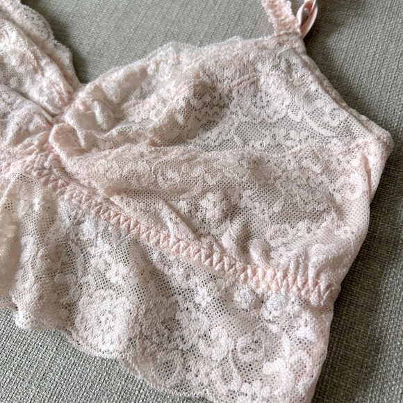 VS Pink - Soft pink stretch lace bralette - Picture 1 of 4